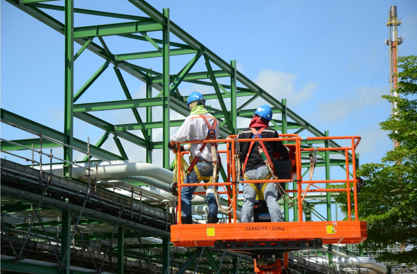 Trabajando desde una grúa articulada o telescópica